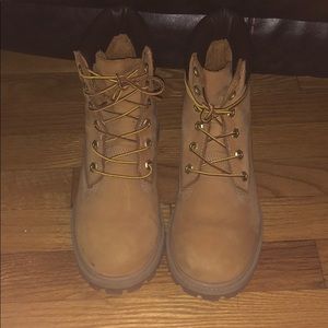 Brown timberland boots ✨